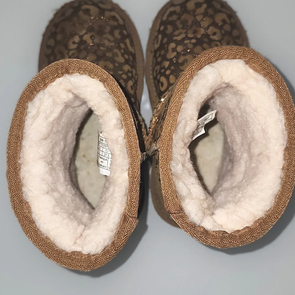 UGG Big Kids Chestnut Classic II Glitter Leopard Boots - Picture 4 of 8